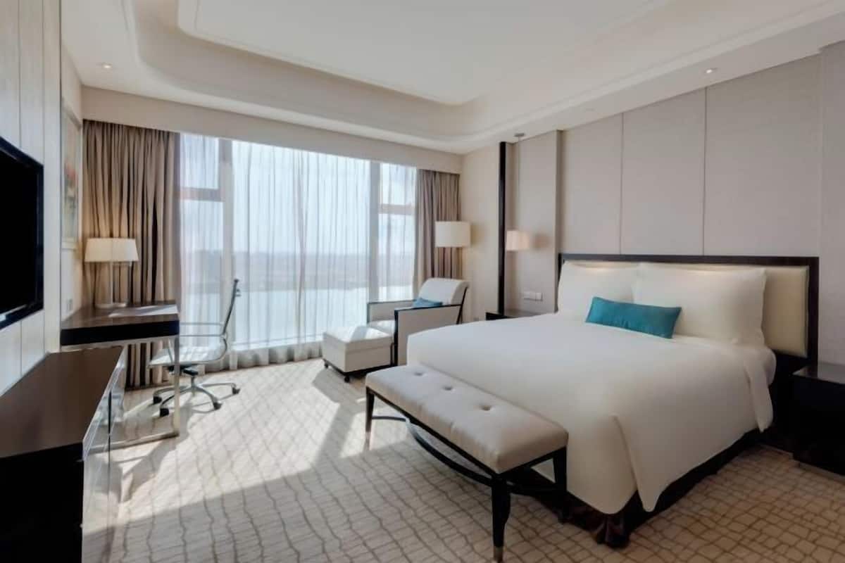 1 bedroom, premium bedding, down comforters, minibar
