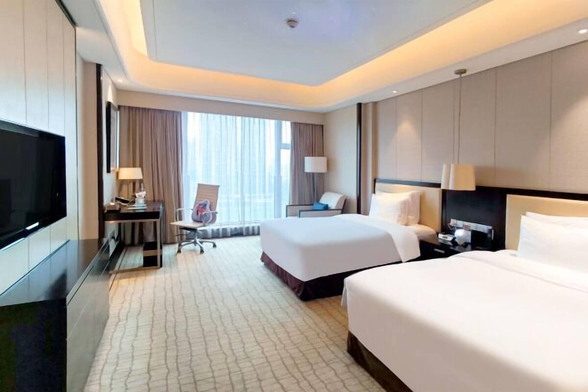 1 bedroom, premium bedding, down duvets, minibar