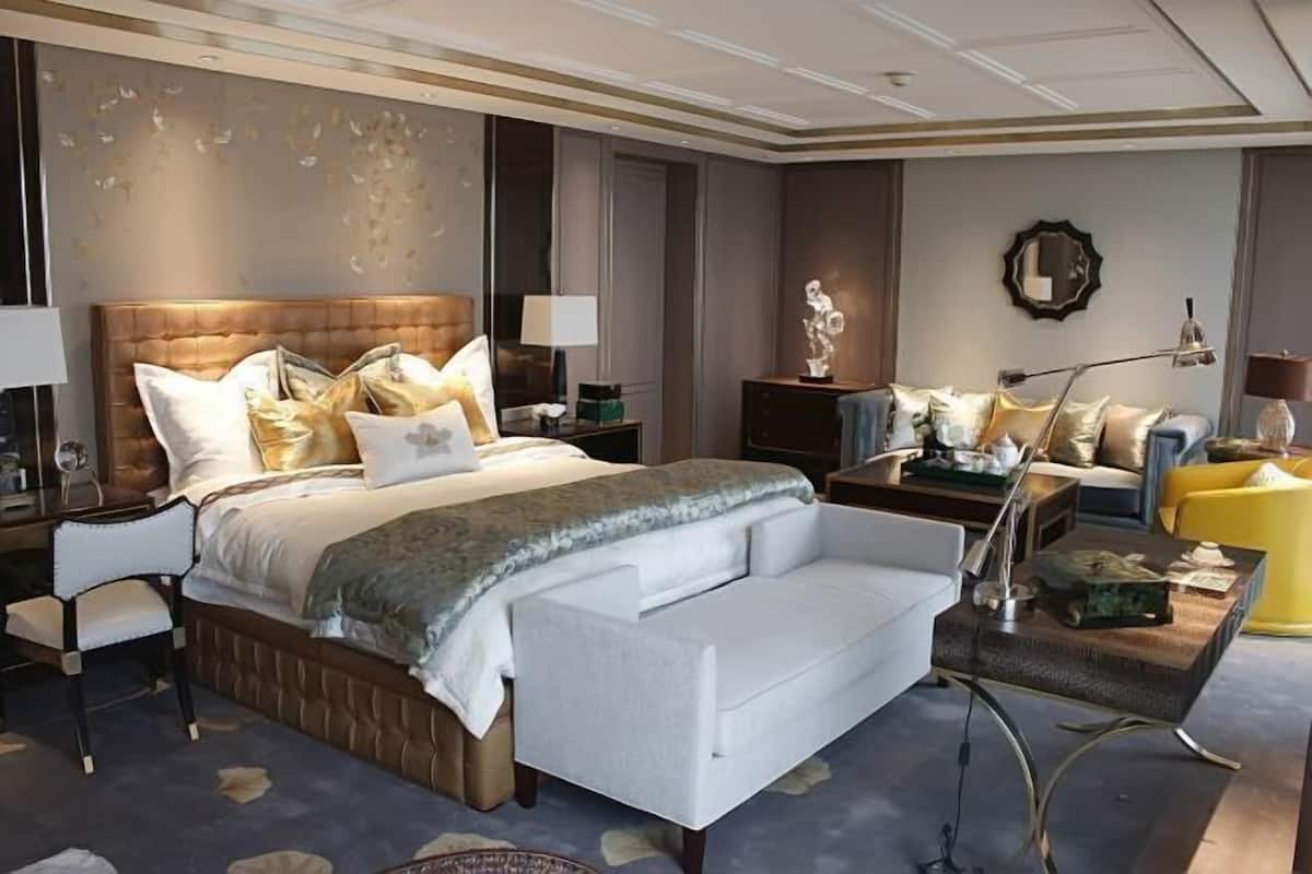 1 bedroom, premium bedding, down duvets, minibar