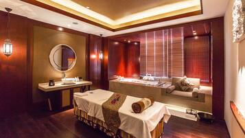 Trattamenti per il corpo, idroterapia, massaggi con le pietre calde