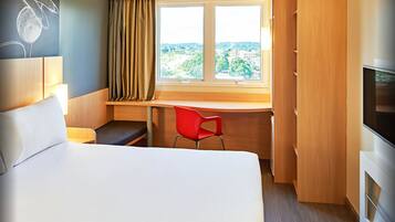 Quarto standard, 1 cama de casal | Frigobar, cofres nos quartos, escrivaninha, quartos à prova de som