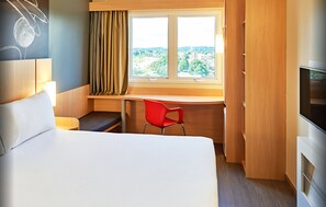 Standard Room, 1 Double Bed | Minibar, in-room safe, desk, soundproofing