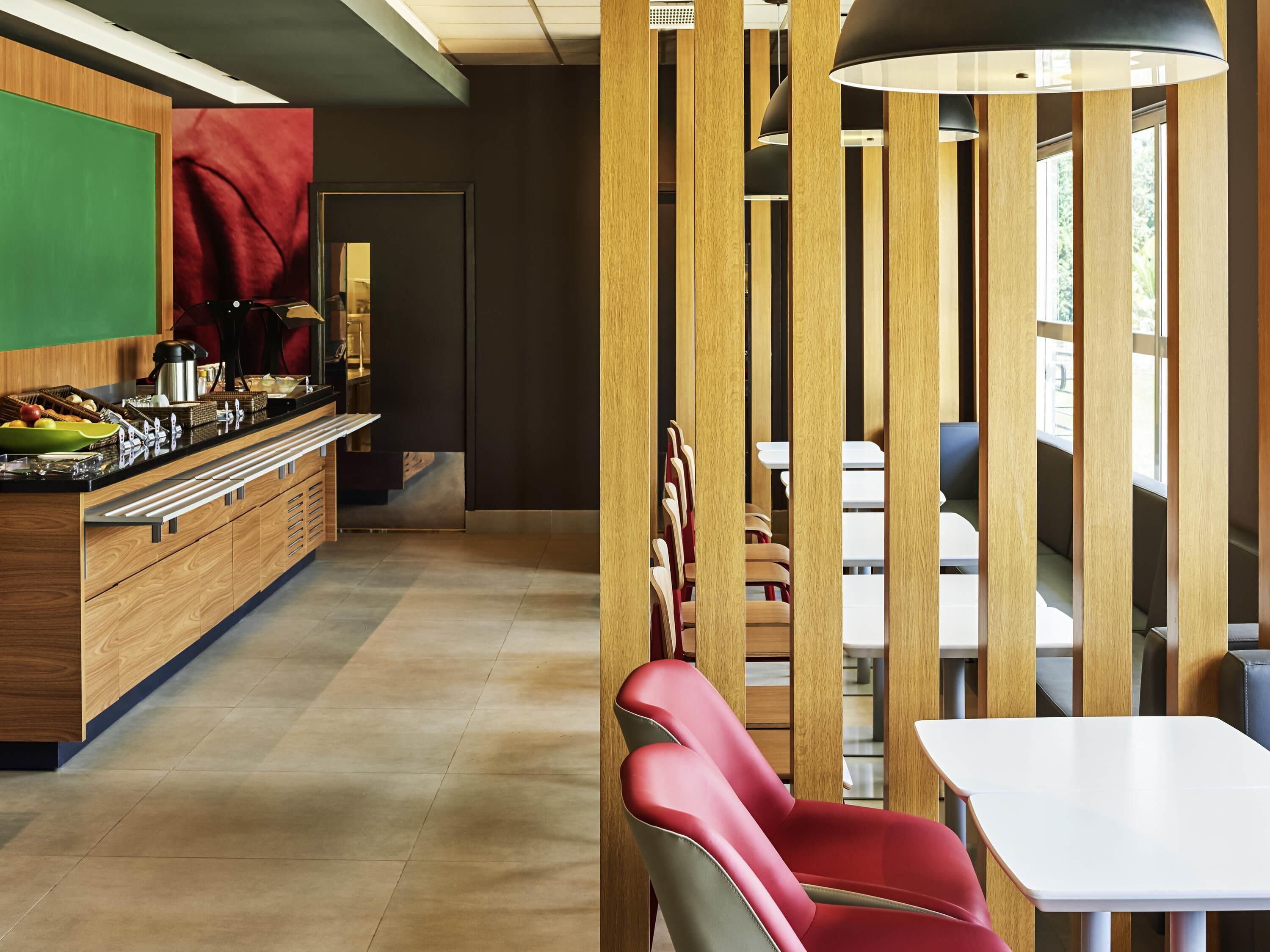 breakfast, lunch and dinner served