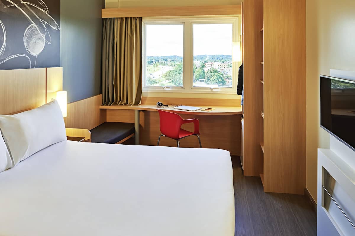 Chambre Standard, 1 lit double | Minibar, coffre-fort, bureau, systĂšme dâinsonorisation