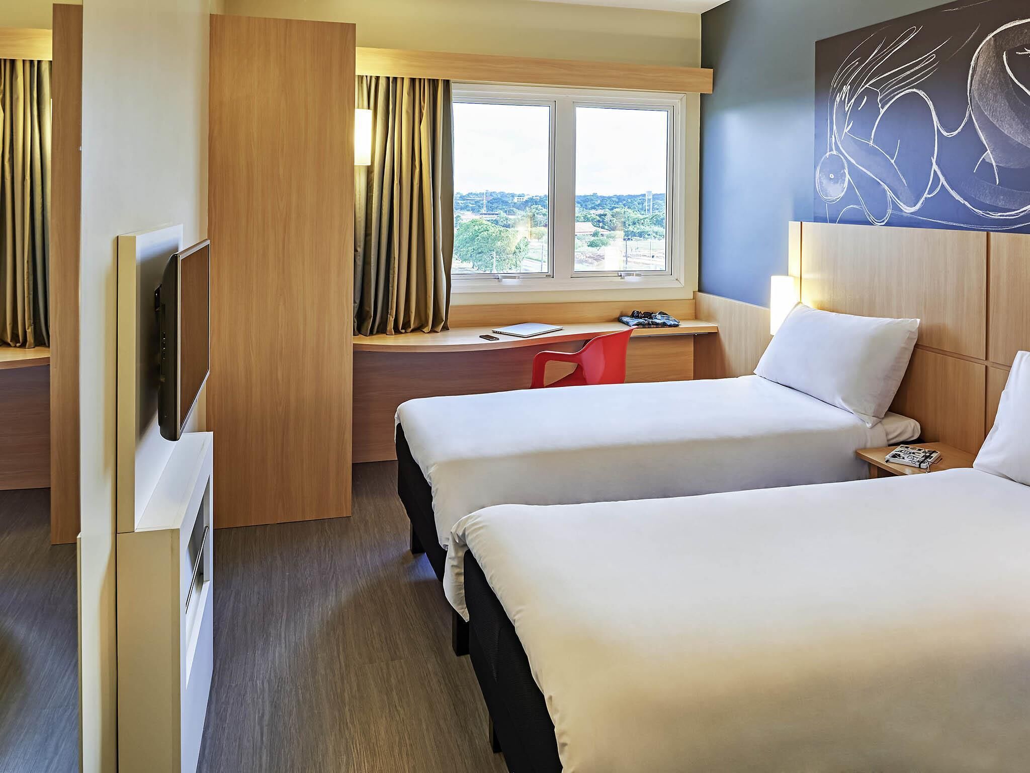 Minibar, Zimmersafe, Schreibtisch, schallisolierte Zimmer