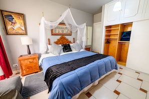 Junior Suite Obsidiana | 5 bedrooms, Egyptian cotton sheets, premium bedding - Casa Holistic B&B - Adults Only (San Miguel de Allende)