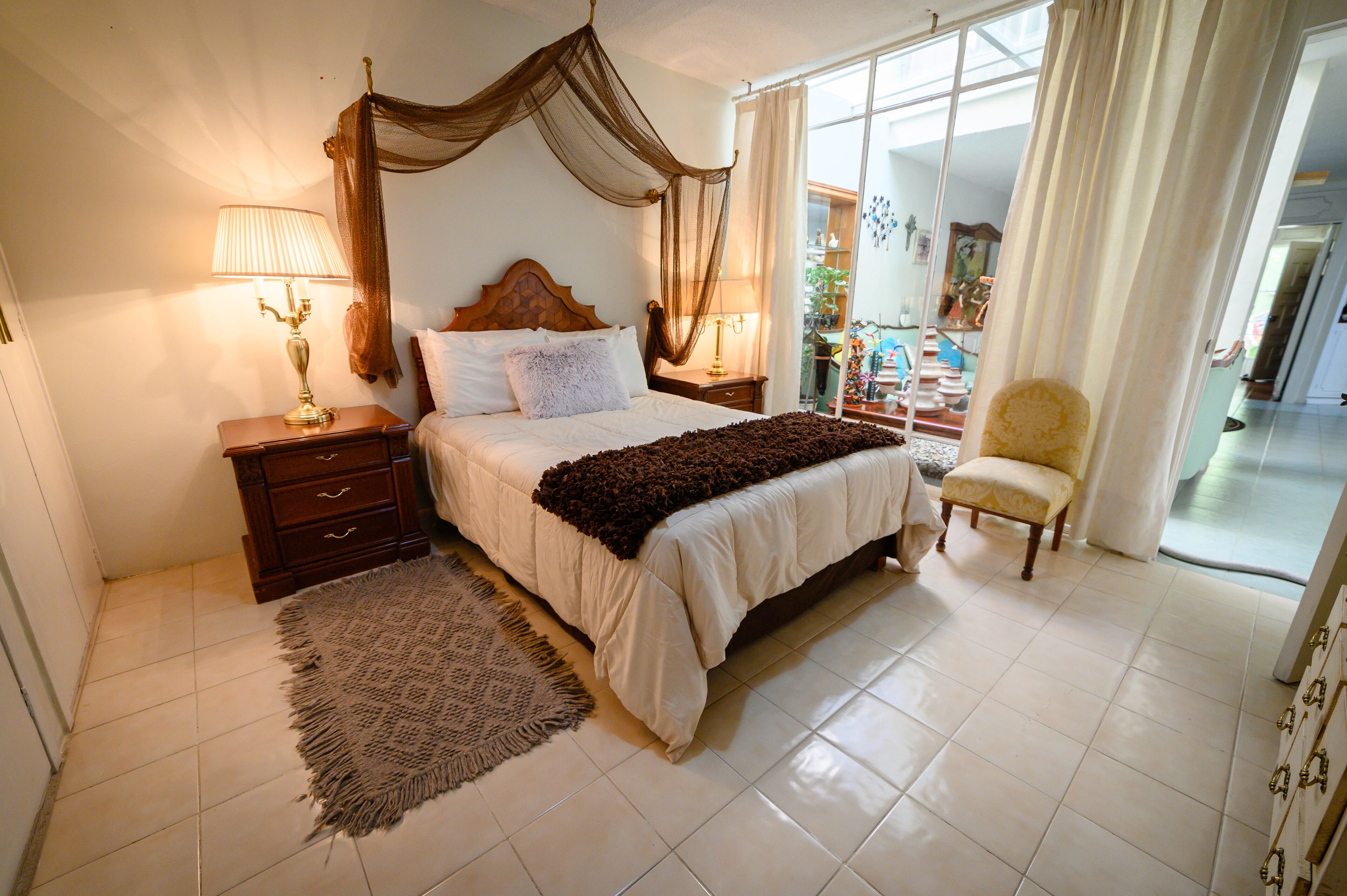 5 bedrooms, Egyptian cotton sheets, premium bedding