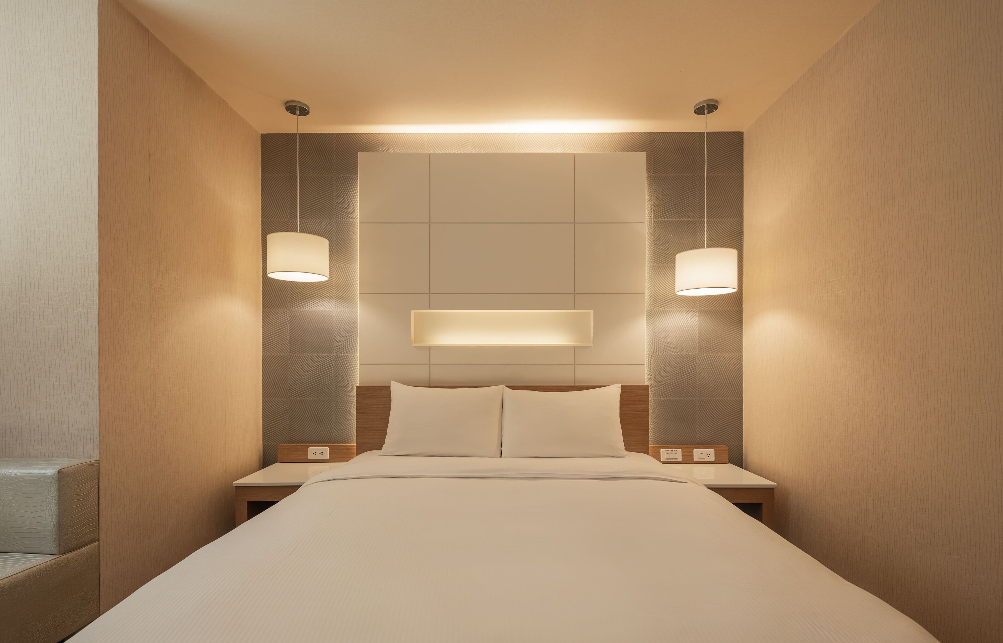 business room | desk, soundproofing, free wifi