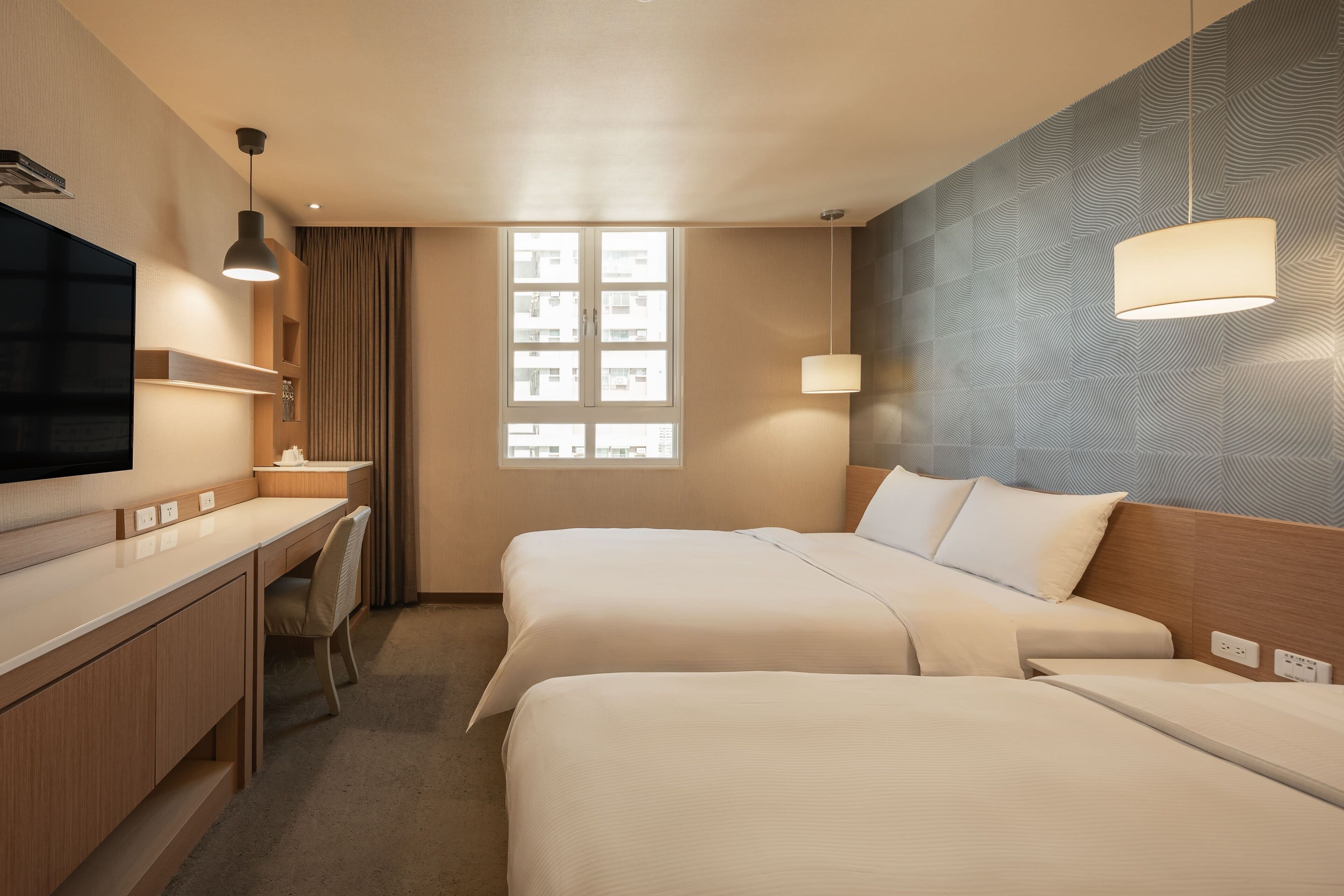 quadruple room | desk, soundproofing, free wifi