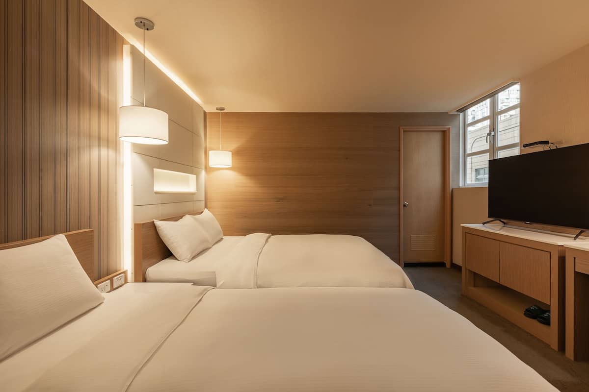 Triple Room | Desk, soundproofing, free WiFi