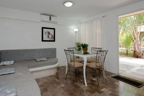 Apartment, 2 Bedrooms | 2 bedrooms, in-room safe, desk, cribs/infant beds
