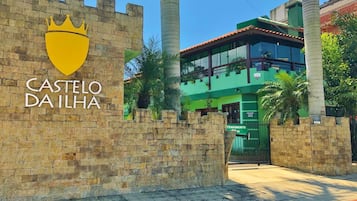 Fachada de la propiedad