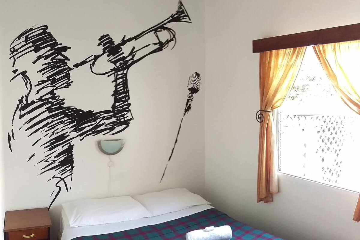 Basic-Doppelzimmer, 1 Schlafzimmer | Zustellbetten, kostenloses WLAN, Bettwäsche