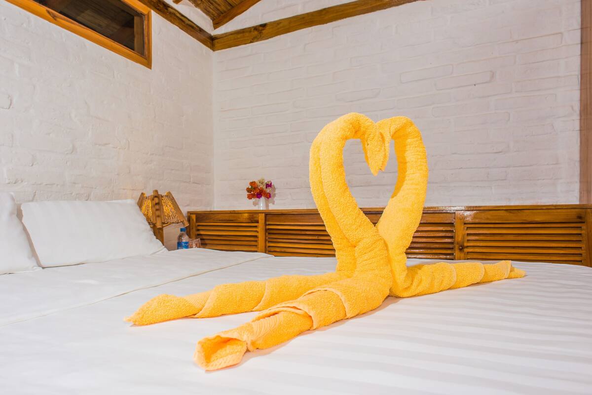 Habitación doble | Ropa de cama hipoalergénica, caja fuerte, wifi gratis y ropa de cama