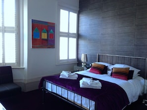 Chambre Triple Familiale, salle de bains attenante, vue mer