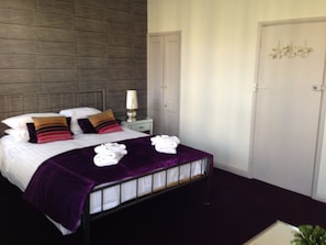 Chambre Triple Familiale, salle de bains attenante, vue mer