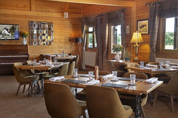 Dining - Hill Farm (Oxford)