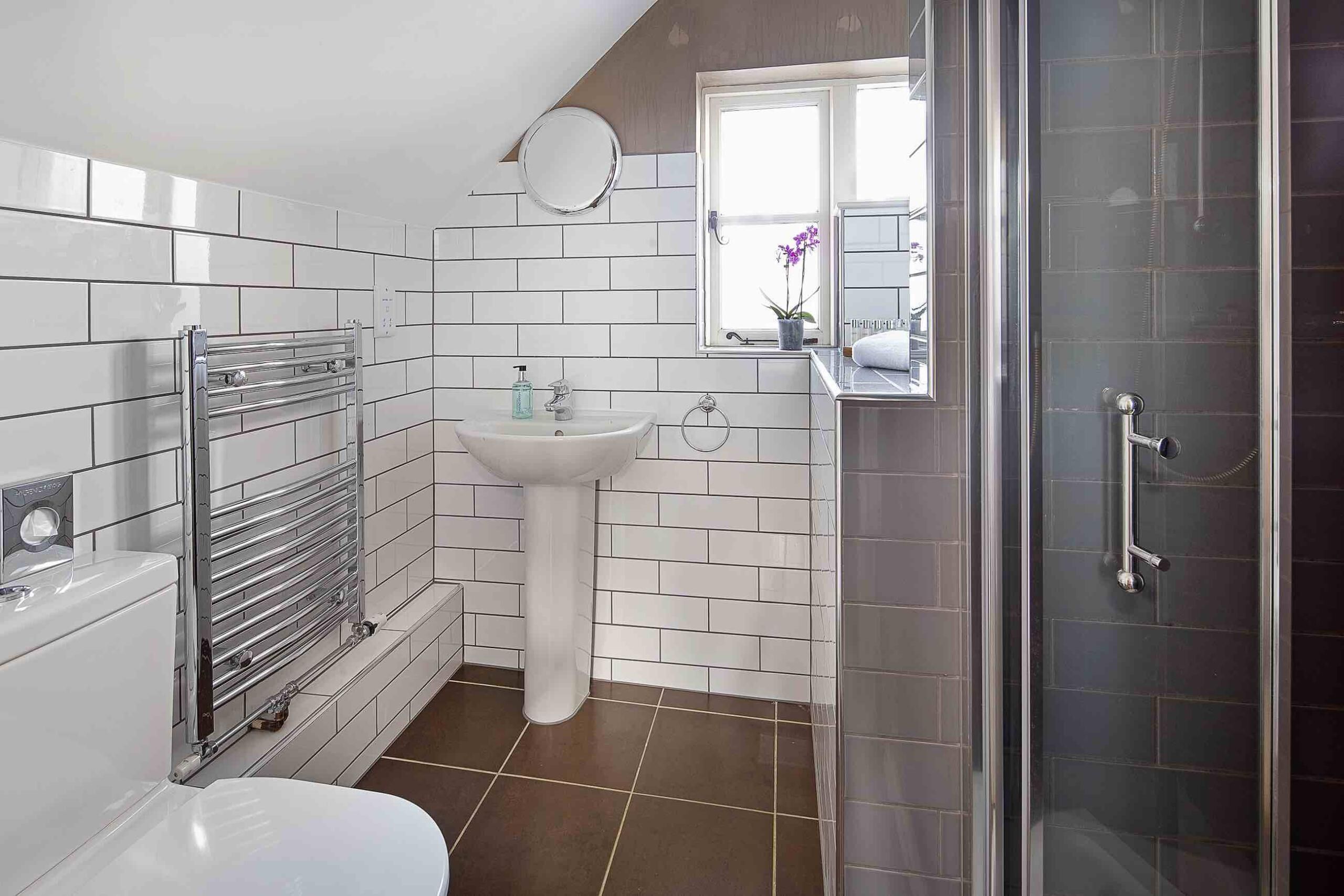 Chambre Double Standard, salle de bains attenante (shower) | Salle de bain