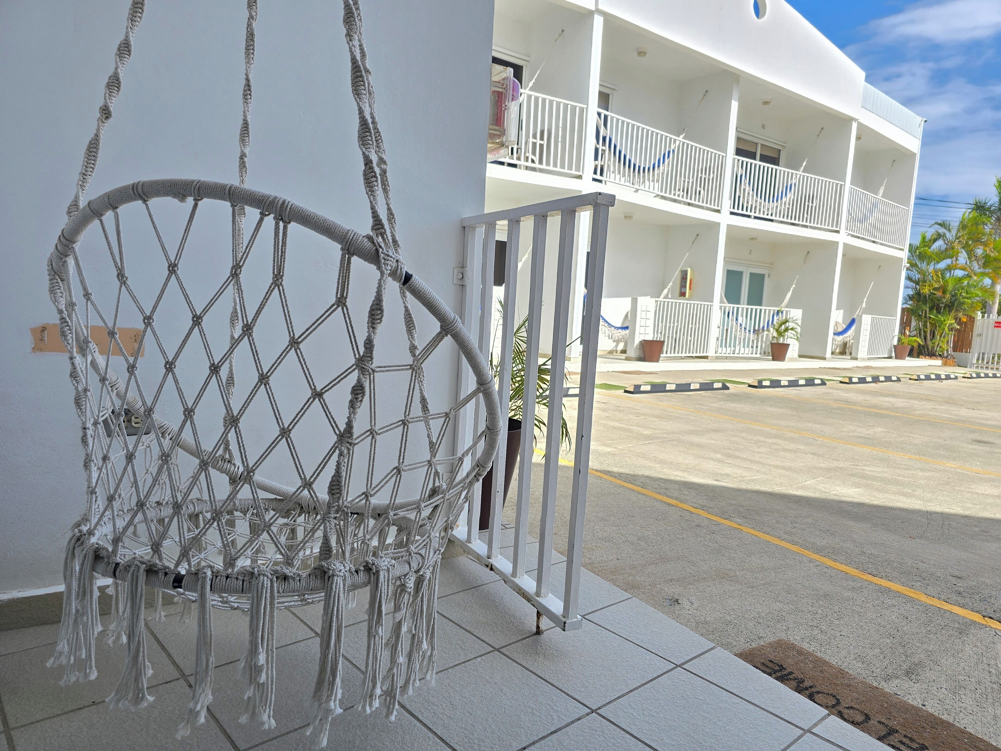 standard room, 1 king bed, non smoking, refrigerator | iron/ironing board, free wifi, bed sheets