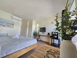 Tabla de planchar con plancha, wifi gratis y ropa de cama 