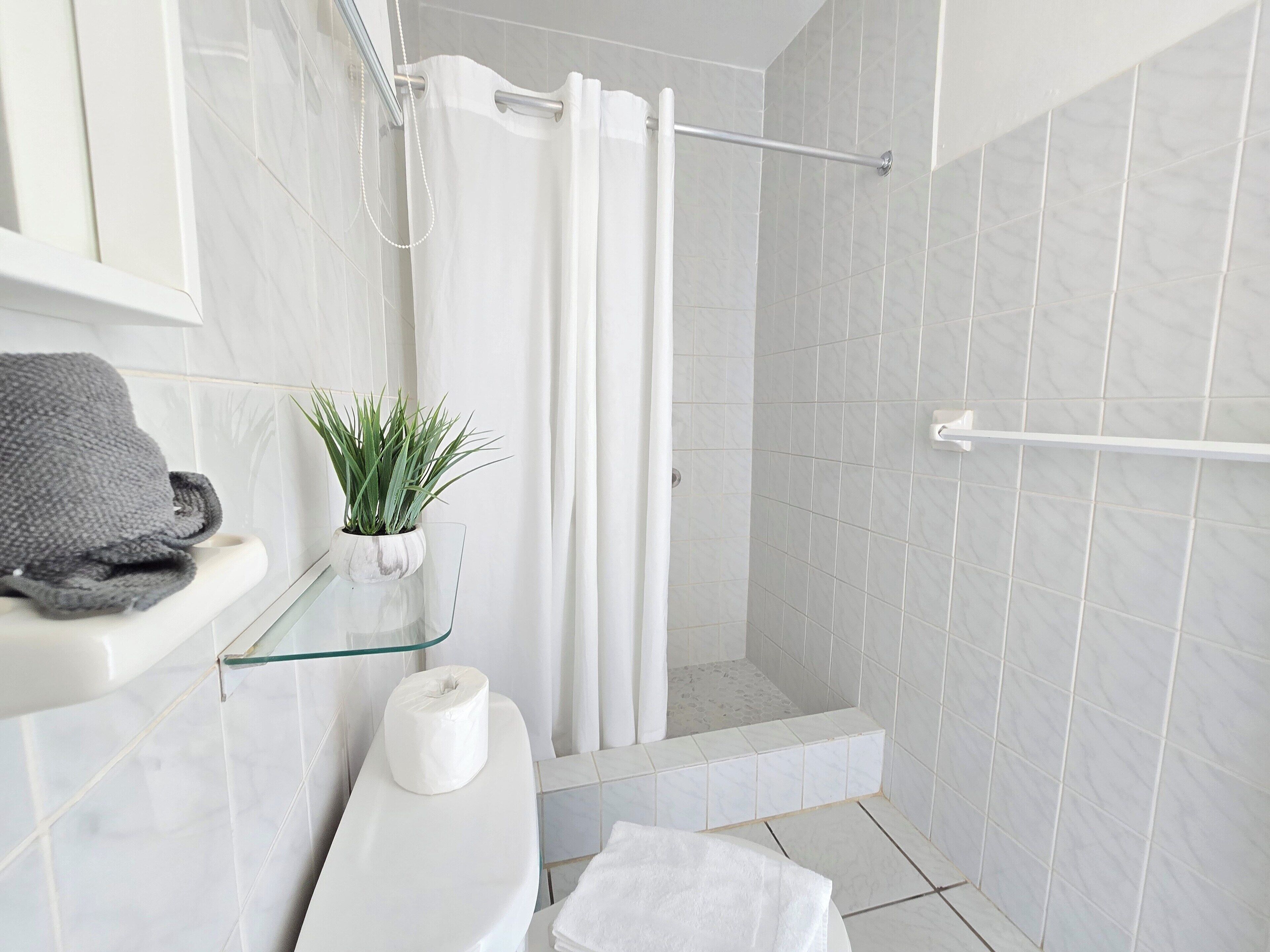 standard double room | bathroom | shower, hair dryer, towels