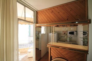 Departamento, 1 habitación | Cocineta privada | Refrigerador, microondas, parrilla de estufa y cafetera y tetera