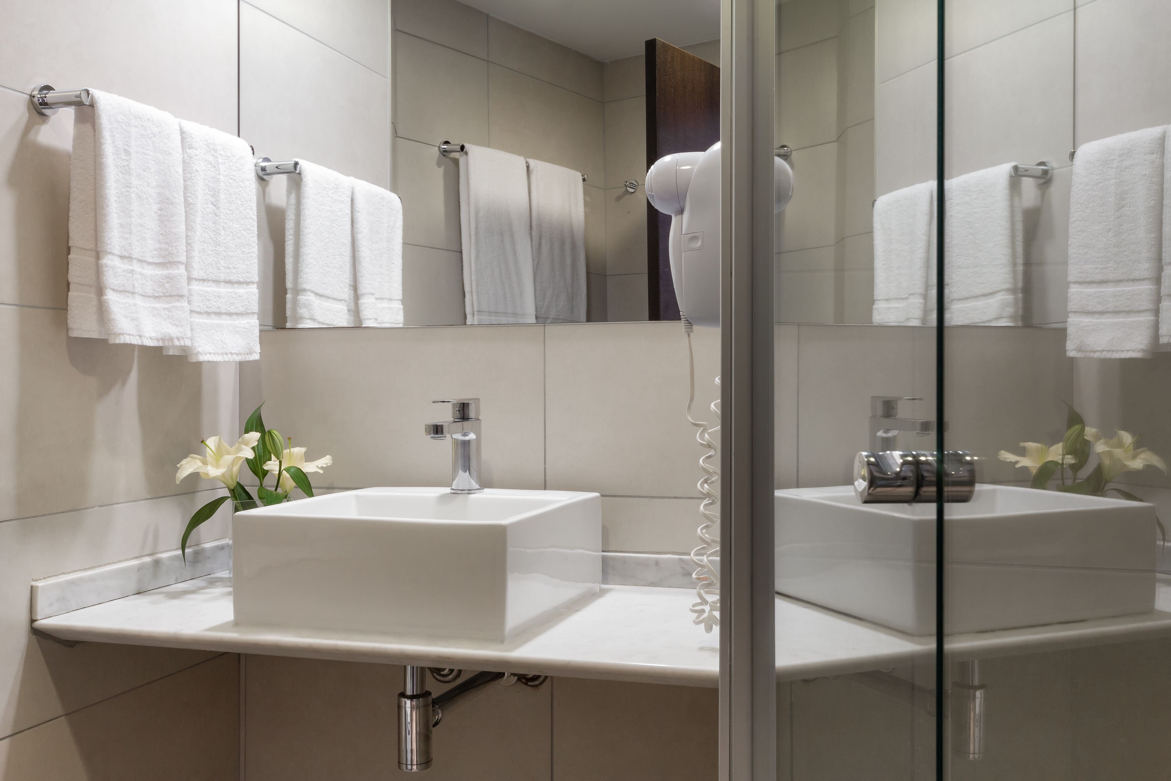 double room, 1 queen bed | 1 bedroom, minibar, in-room safe, soundproofing