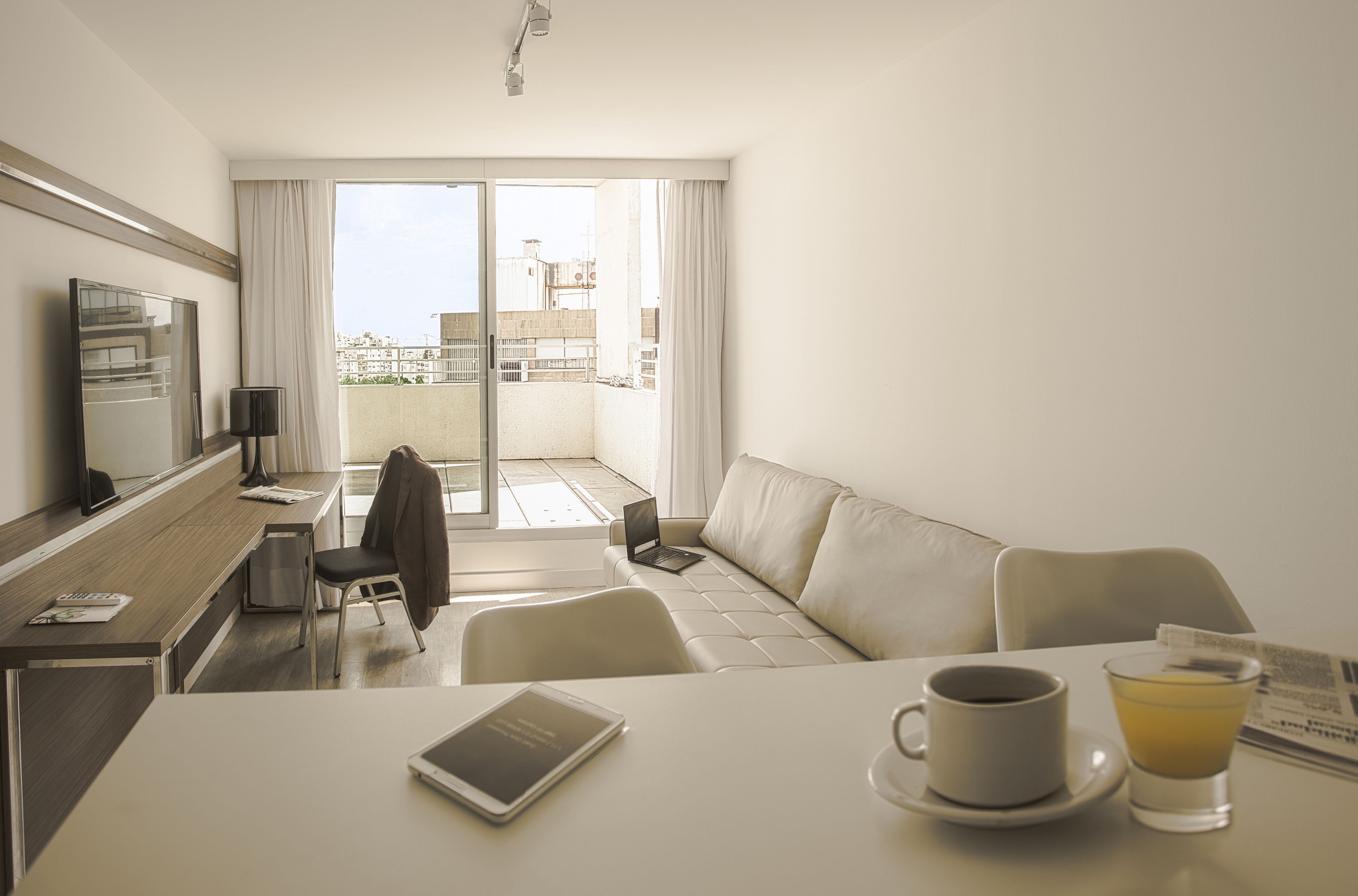 executive suite | living room | 32-inch led tv with digital channels, tv