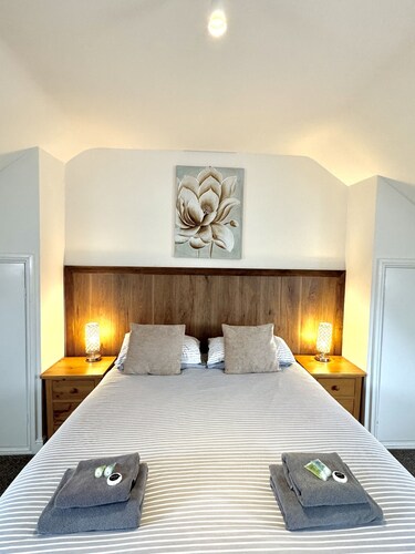 Riverside Hotel Bed and Breakfast