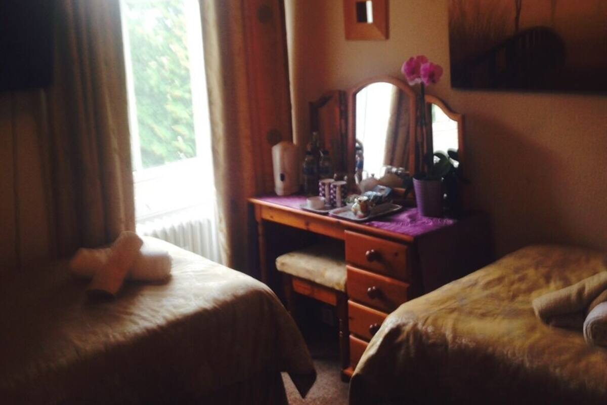 Standard-Zweibettzimmer, Gemeinschaftsbad