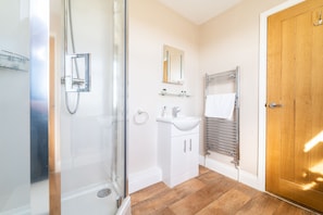 Deluxe Double Room, Ensuite | Bathroom