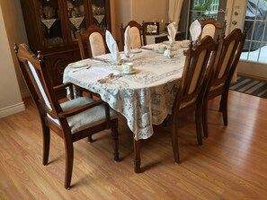 Room service - dining - Alexandria House Bed & Breakfast (West Kelowna)