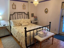 Ropa de cama de alta calidad y escritorio