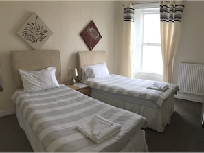 Twin kamer, gemeenschappelijke badkamer | Een strijkplank/strijkijzer, gratis wifi