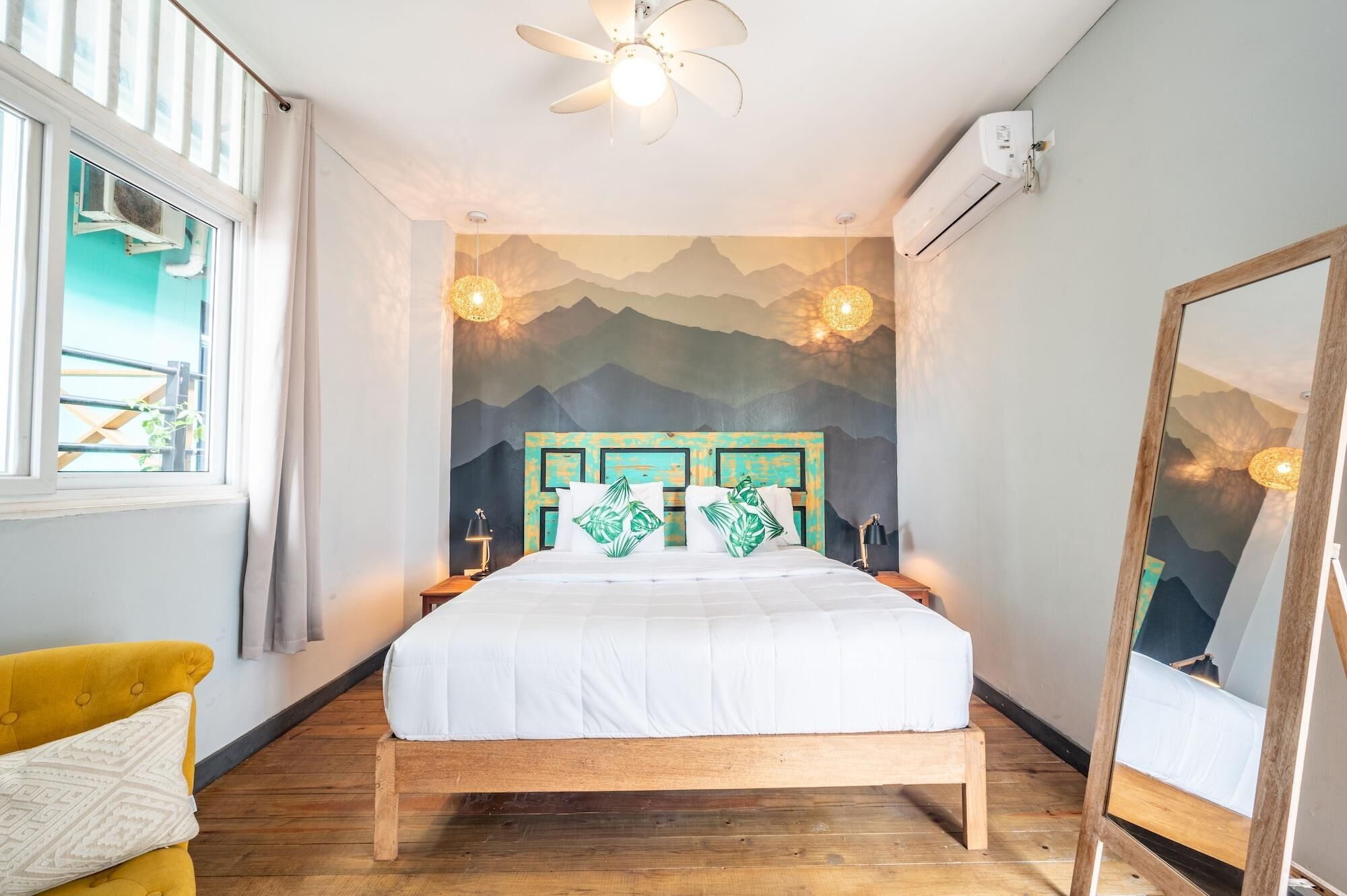 واي فاي مجانًا وملاءات أسرّة