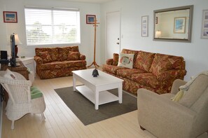 Appartement, 2 slaapkamers | Woonruimte | Een televisie