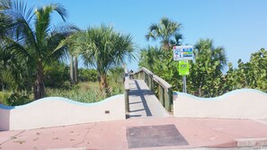 Beach nearby - Friendly Native Beach Resort (St. Pete Beach)