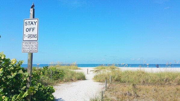 Beach nearby - Friendly Native Beach Resort (St. Pete Beach)