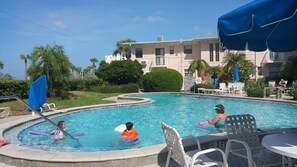 Outdoor pool - Friendly Native Beach Resort (St. Pete Beach)
