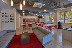 Petit déjeuner complet compris tous les jours