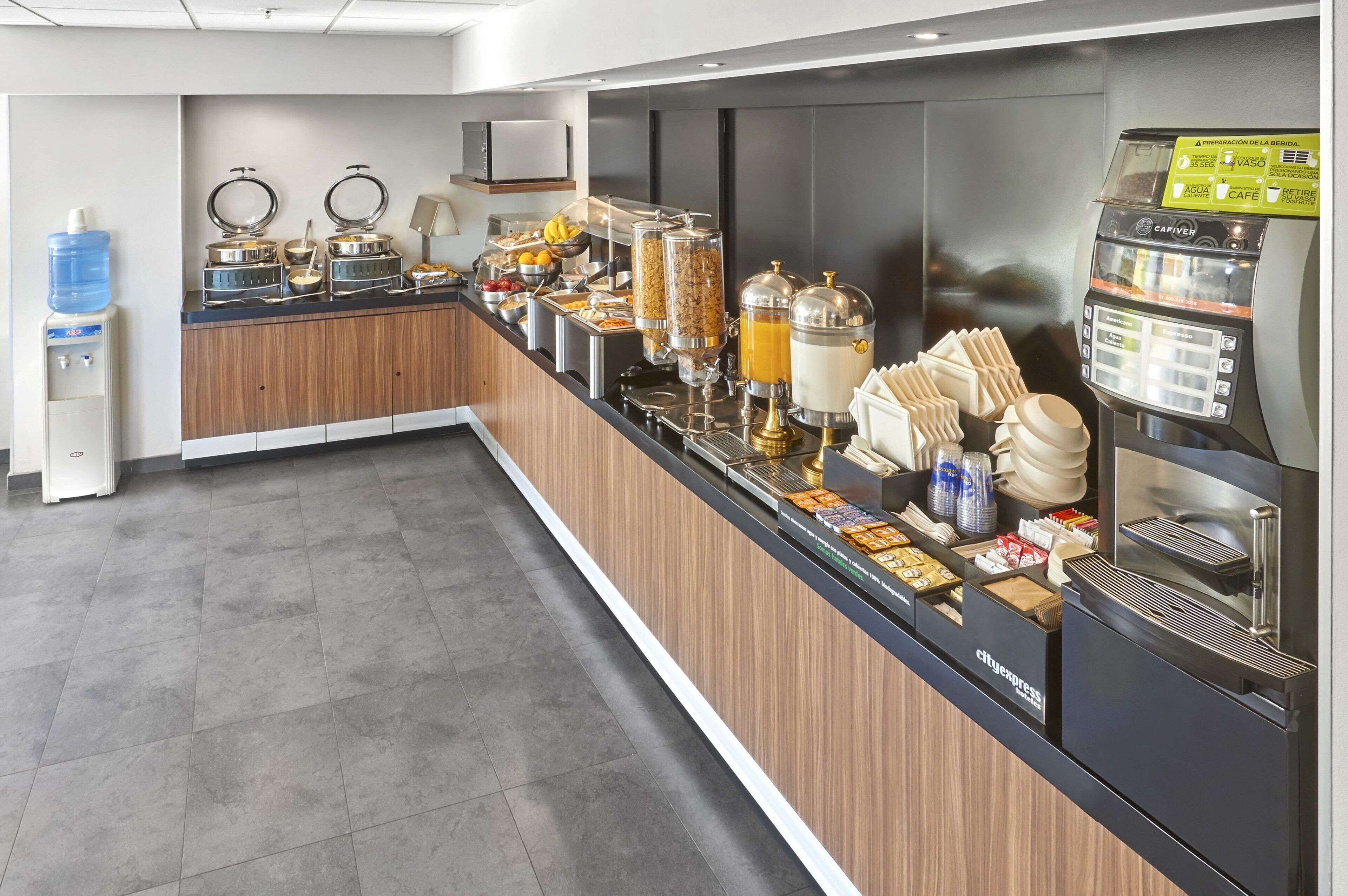 free daily continental breakfast