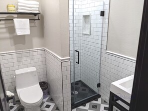 Ducha, artículos de higiene personal gratuitos y secador de pelo