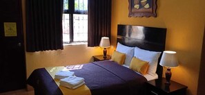 In-room safe, laptop workspace, iron/ironing board, free WiFi - Hotel Del Peregrino (Mérida)