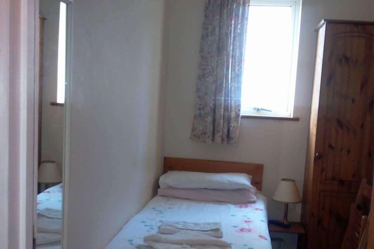 Single Room, Shared Bathroom | 1 bedroom
