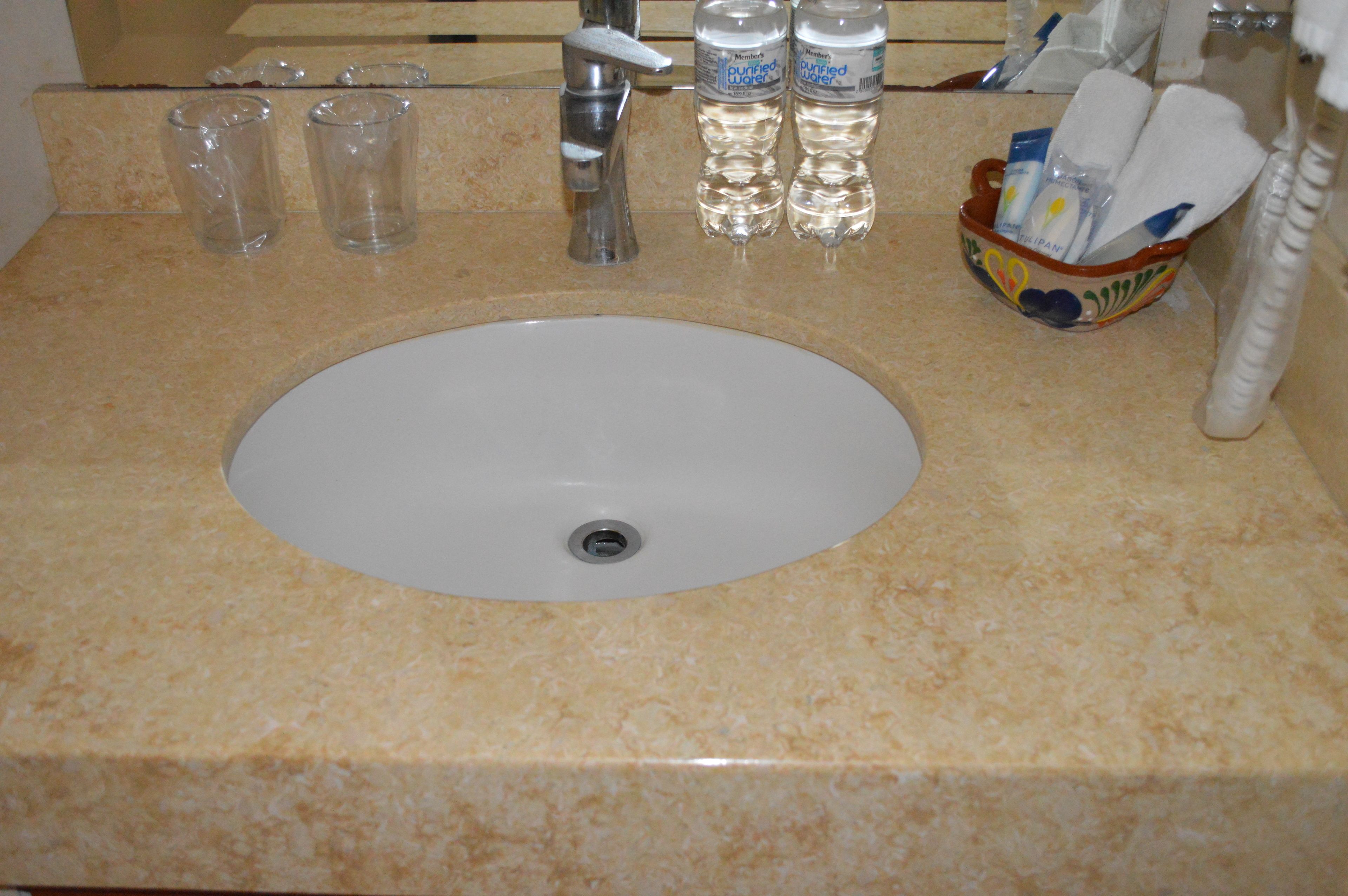 standard double room | bathroom | shower, free toiletries, hair dryer, towels