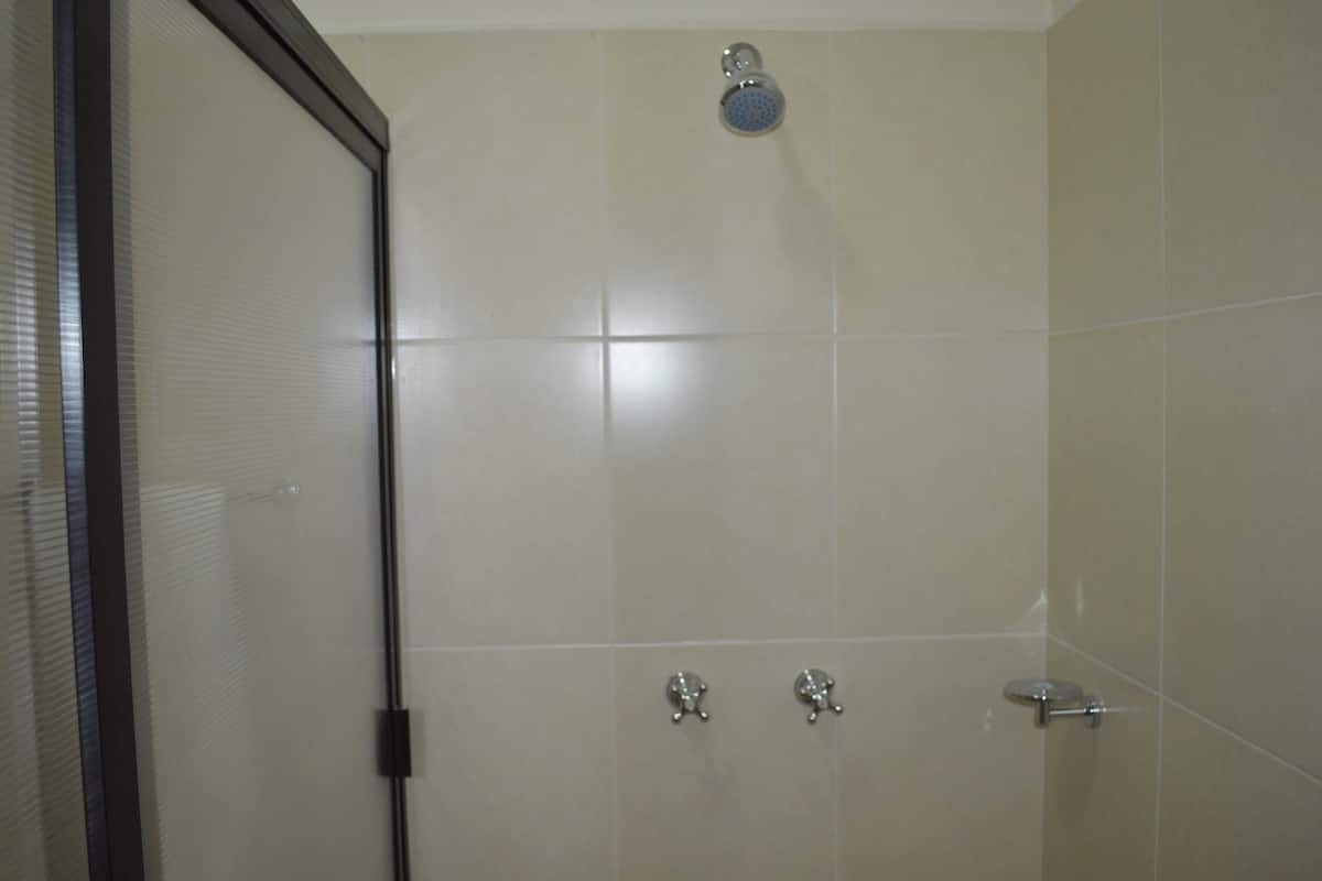 standard double room | bathroom shower