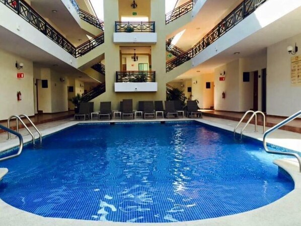 38-inch flat-screen TV with cable channels, TV - Concierge Plaza la Villa (Villa de Alvarez)