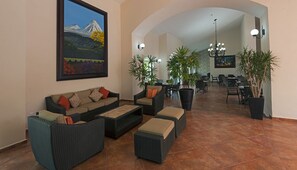 Lobby sitting area - Concierge Plaza la Villa (Villa de Alvarez)