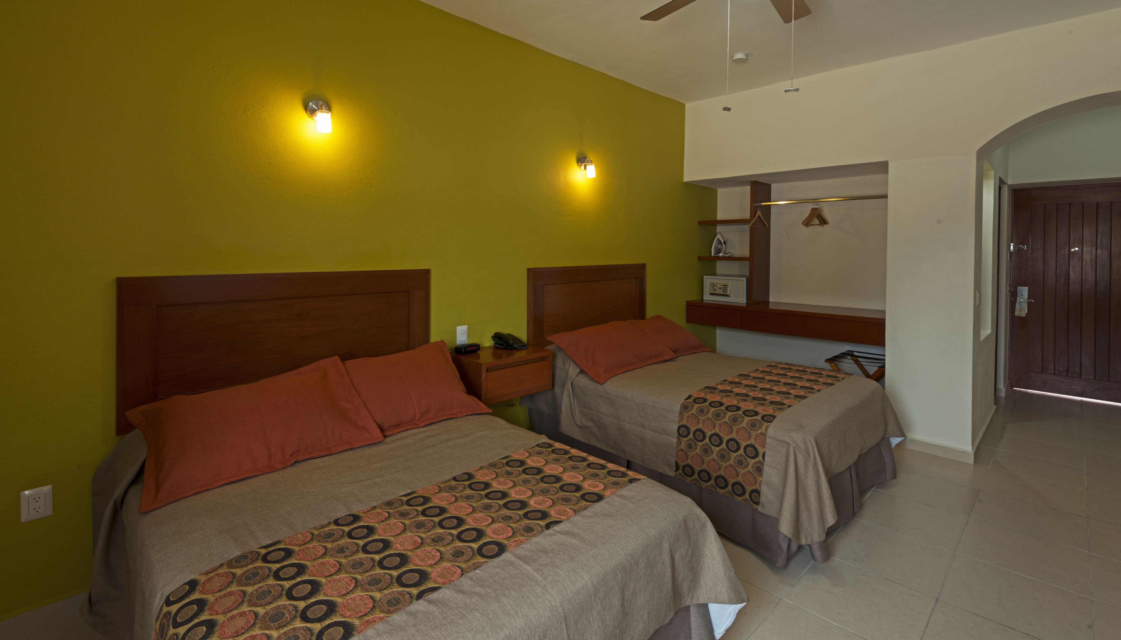 standard double room | 1 bedroom, in-room safe, blackout curtains, iron/ironing board