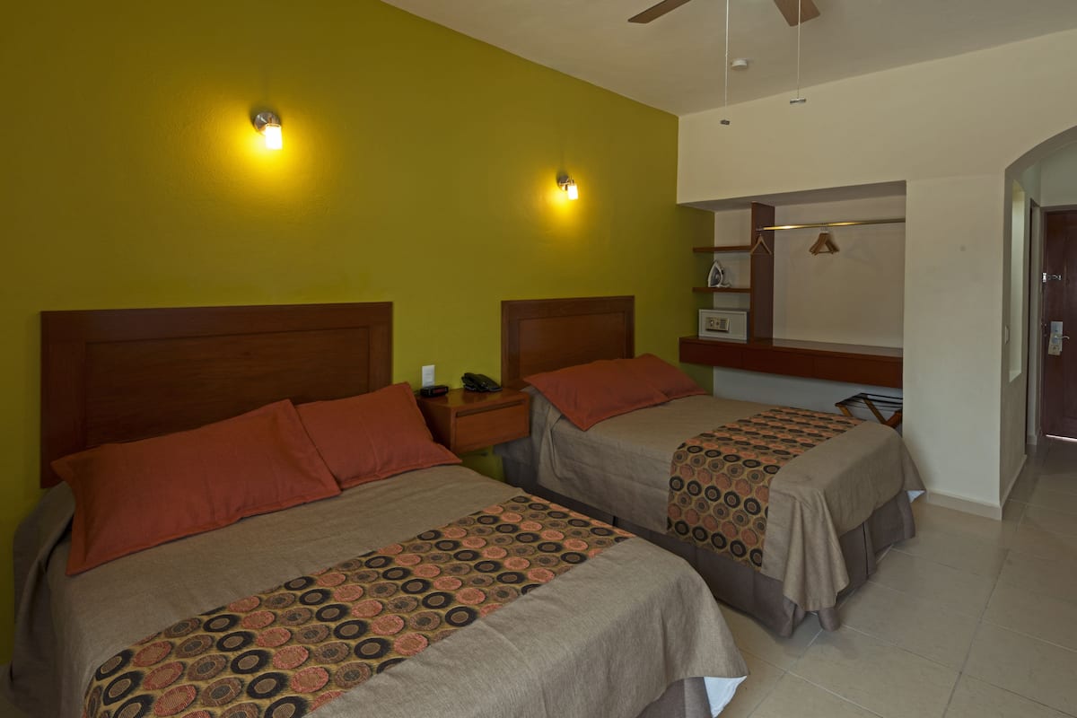 standard double room | 1 bedroom, in-room safe, blackout curtains, iron/ironing board